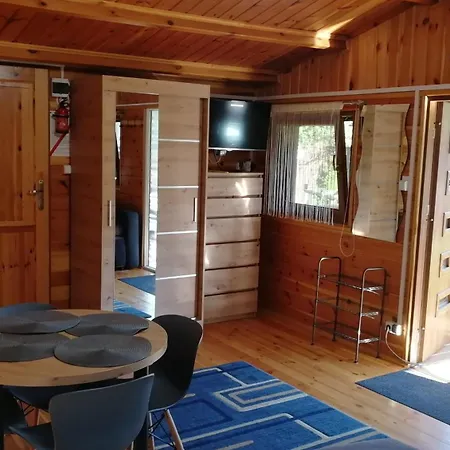 Letniskowy W Centrum Mikolajek Деревянный коттедж